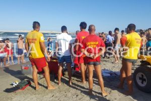 Alerta la Jupiter. Doua persoane sunt in pericol de inec. Cadrele medicale chemate in ajutor