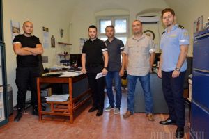 Sindicaliştii din Penitenciarul Oradea, în grevă japoneză. Se fac mii de ore suplimentare şi ar mai trebui angajate 100 de persoane (FOTO)