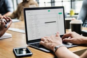 Stresul de la job îţi poate afecta relaţia cu partenerul!