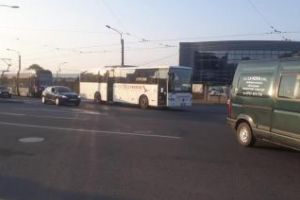 Cluj: ”Pana prostului” pentru un şofer de la Centotrans. A blocat tramvaiul - FOTO