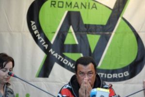 Steven SEAGAL a intrat pe mâna PROCURORILOR