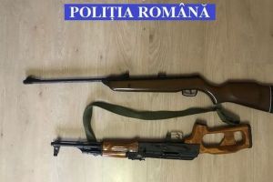 Percheziţii la Dorolea şi Dumitra. Un pădurar a fost reţinut. Poliţiştii au confiscat arme şi cartuşe
