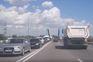 UPDATE. Atentie soferi. Traficul este aglomerat la intrare in Ovidiu pe sensul dinspre Mihail Kogalniceanu. In zona a avut loc un accident rutier (galerie foto-video)    