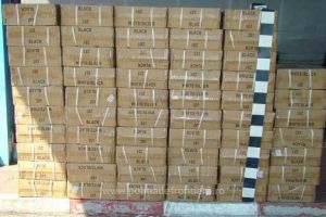 Peste 5.700 de articole de încălţăminte susceptibile a fi contrafăcute, confiscate la P.T.F. Turnu Măgurele