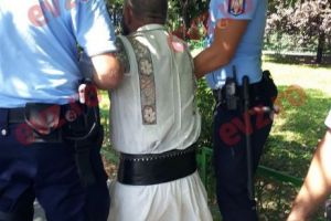 Miting Diaspora. AU ATACAT JANDARMII după ce DACUL a intrat în DELIR MISTIC şi a fost săltat. Gesturile omului, desprinse din filmele de groază. Foto în articol