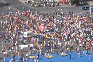 LIVE VIDEO: Miting al Diasporei la Bucureşti – Sute de protestatari în Piaţa Victoriei