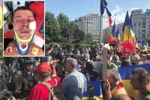 Se reaprinde flacăra protestelor: Un orădean, rănit de jandarmi la mitingul diasporei. 500 de orădeni au ieşit în stradă (FOTO)