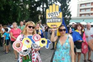 (VIDEO) Protestul diasporei, in Baia Mare – Cateva mii de manifestanti au pornit pe strazile orasului