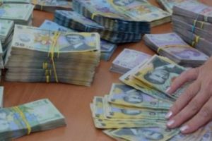 Românii ar putea primi sume uriaşe de la o bancă