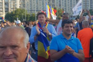 Deputatul Cristache, alături de protestatari în Piaţa Victoriei