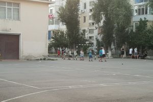 Cei mici unde sa se joace?“: Scandal in curtea scolii! Politia este sesizata zilnic. Oameni exasperati (galerie foto)