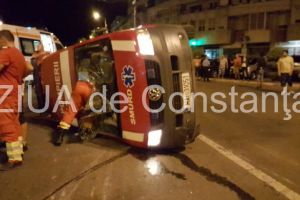Accident teribil in Constanta. O ambulanta SMURD rasturnata. Doua victime mama si copilul