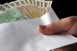 Guvernul dezminte flagrantul DNA în cazul unei şefe de cabinet care ar fi luat şpagă 50.000 de euro