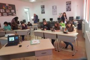 Laborator IT pentru elevii din Luna de Sus - Floreşti