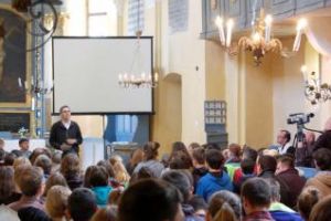 Biserica Evanghelică se dezice de referendumul pentru familie: Un referendum iniţiat de o putere dictatorială nu poate fi susţinut