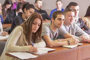 Asigurare de sănătate fără plată pentru elevi şi studenţi