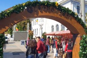 La Oktoberfest Piteşti, berea scumpă şi cerbul-cucuvea sperie clientela