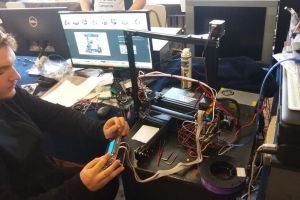 Cum funcţionează imprimanta 3D creată la Palatul Copiilor de un elev de liceu din Bistriţa (VIDEO)