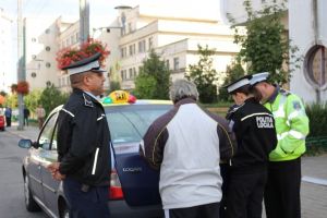 Poliţiştii locali au verificat persoanele care efectuează transport în regim de taxi