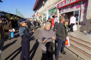Poliţia, în Piaţa Centrală din Târgu-Jiu