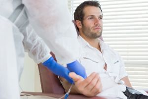 La fiecare 20 de minute, un om este diagnosticat cu cancer de sânge. „Donează o şansă la viaţă!”