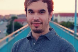 FOTO. Tânărul ce plimbă donatorii de sânge cu Ferrari. Avere din jocuri online