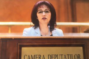 Deputatul Uniunii Polonezilor din România, Victoria Longher, votează „Da” la referendumul ...