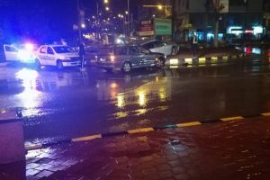 Accident în sensul giratoriu din centrul Sucevei, provocat de un şofer beat, care nu a dat ...
