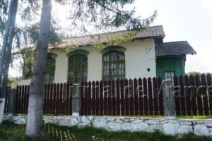 Cea mai veche şcoală din Vrancea, DEMOLATĂ! Clădirea era, spun localnicii, în stare PERFECTĂ!