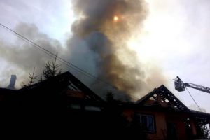UPDATE-ULTIMĂ ORĂ: Incendiu la o casă din Focşani
