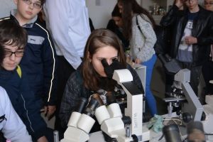 Fundaţia Comunitară Oradea acordă din nou finanţări pentru proiecte cu impact şi elevi pasionaţi de ştiinţe. Cum se pot obţine