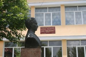 Posturi vacante de informatician, îngrijitor curăţenie şi secretar la Liceul Teoretic „O.C. Tăslăuanu” din Topliţa