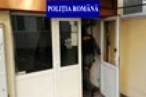 Bărbat dat în urmărire naţională, prins de poliţiştii clujeni. Se ascundea într-un imobil din Floreşti VIDEO
