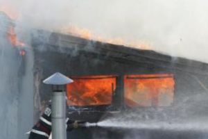 ISU CLUJ: Incendiu în Baciu / UPDATE: Incendiul a fost stins de un vecin ce merită felicitări