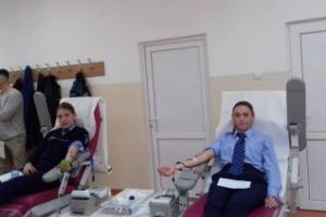 Elevii de la Școala de Agenţi de Poliţie Cluj-Napoca au donat sânge - FOTO