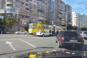 Pieton lovit de masina, in zona giratoriului de la Caraiman