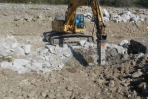 Dăncilă dă asigurări că lucrările de prevenţie a inundaţiilor deschise în judeţul Neamţ vor fi finalizate în acest an