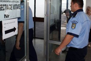 Sute de poliţişti chemaţi la lucru în weekend la Sibiu