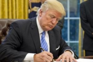 Donad Trump îl acuză pe George Soros: 'Manifestanţii sunt profesionişti plătiţi'