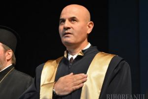 Reclamat pentru propagandă religioasă: Preşedintele Senatului Universităţii, Sorin Curilă, pârât de studenţi la rector şi la Comisia de Etică