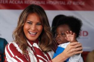 Melania Trump, GAFA vestimentara? Cum a aparut in timp ce vizita un spital din Ghana! Rochia ei costa peste 2.000 de dolari, iar pantofii...