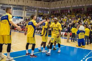 Victorie cu emoţii – CSU trece de Dinamo, după un final de infarct