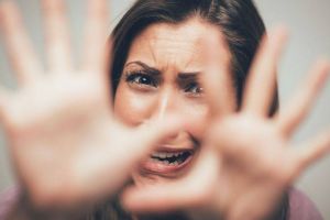 Chiar este posibil să fii speriat de moarte? Iată ce ravagii face frica în organismul uman