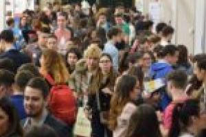 Zeci de universităţi din Marea Britanie îşi prezintă oferta educaţională prin intermediul Express de Banat