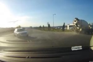 Cluj: Imagini LIVE cu un şofer beat care era să omoare un om. Să îl facem CUNOSCUT - VIDEO