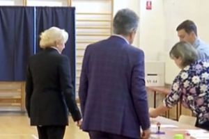 Referendum pentru familie. DĂNCILĂ a ajuns la VOT. Declaraţiile INCENDIARE despre DRAGNEA nu au întârziat să apară