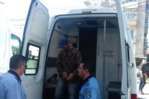 Rudarul care a agresat o puştoaică râmâne în arest