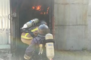 Mii de pompieri din ţară, din Ucraina şi Republica Moldova învaţă la Siret să stingă ...