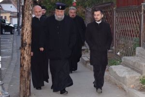 VIDEO – Mitropolitul Ardealului, cu noaptea în cap la Referendum. A transmis un mesaj la ieşire