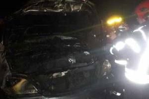 O masina a ars ca o torta in zona PECO din Alexandria